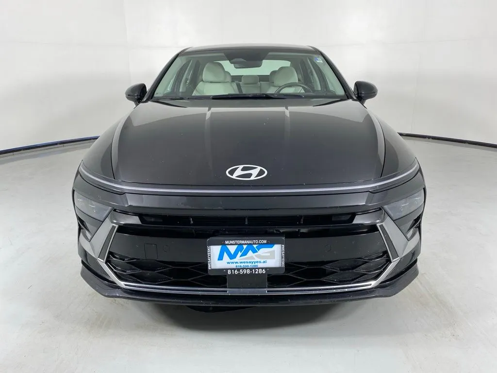 Hyundai Sonata photo 2