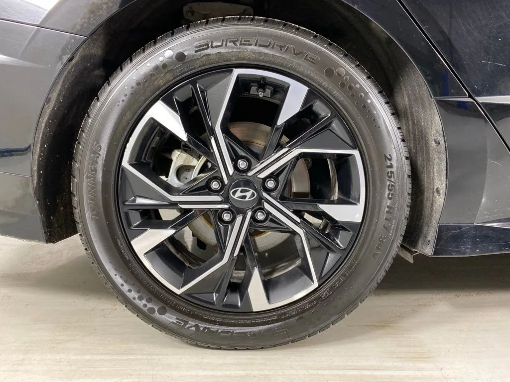 Hyundai Sonata photo 9