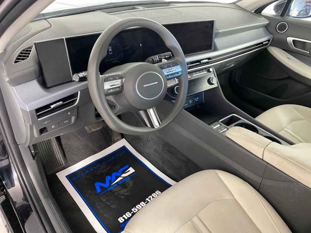 Hyundai Sonata photo 11