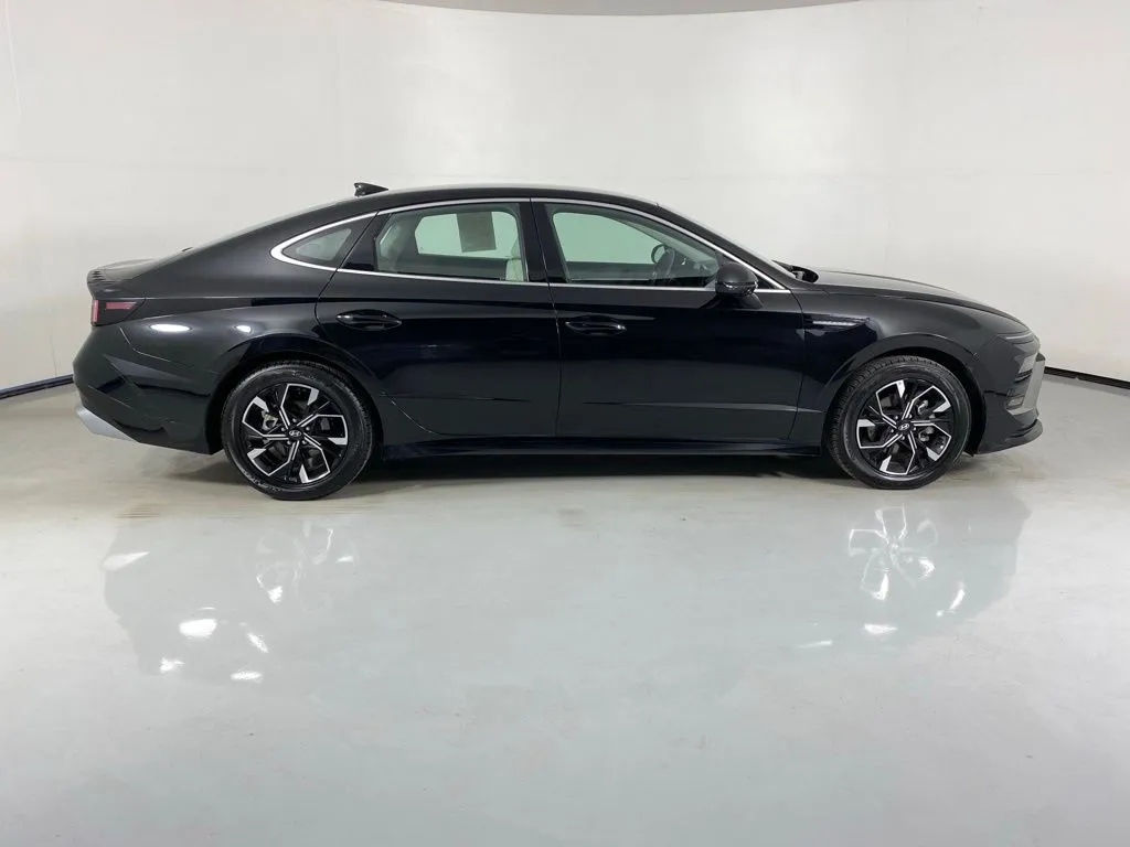 Hyundai Sonata photo 8