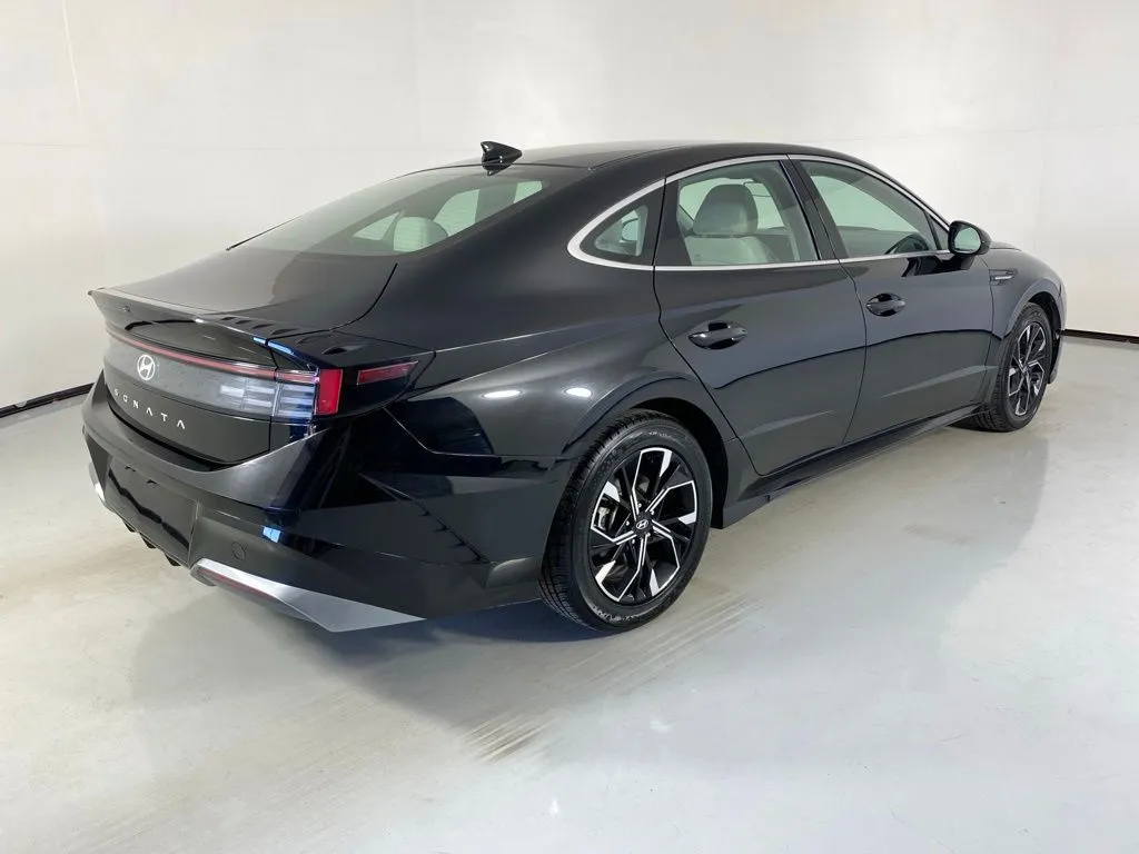Hyundai Sonata photo 7