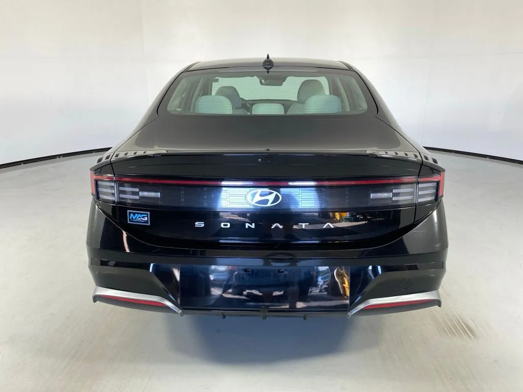 Hyundai Sonata photo 6