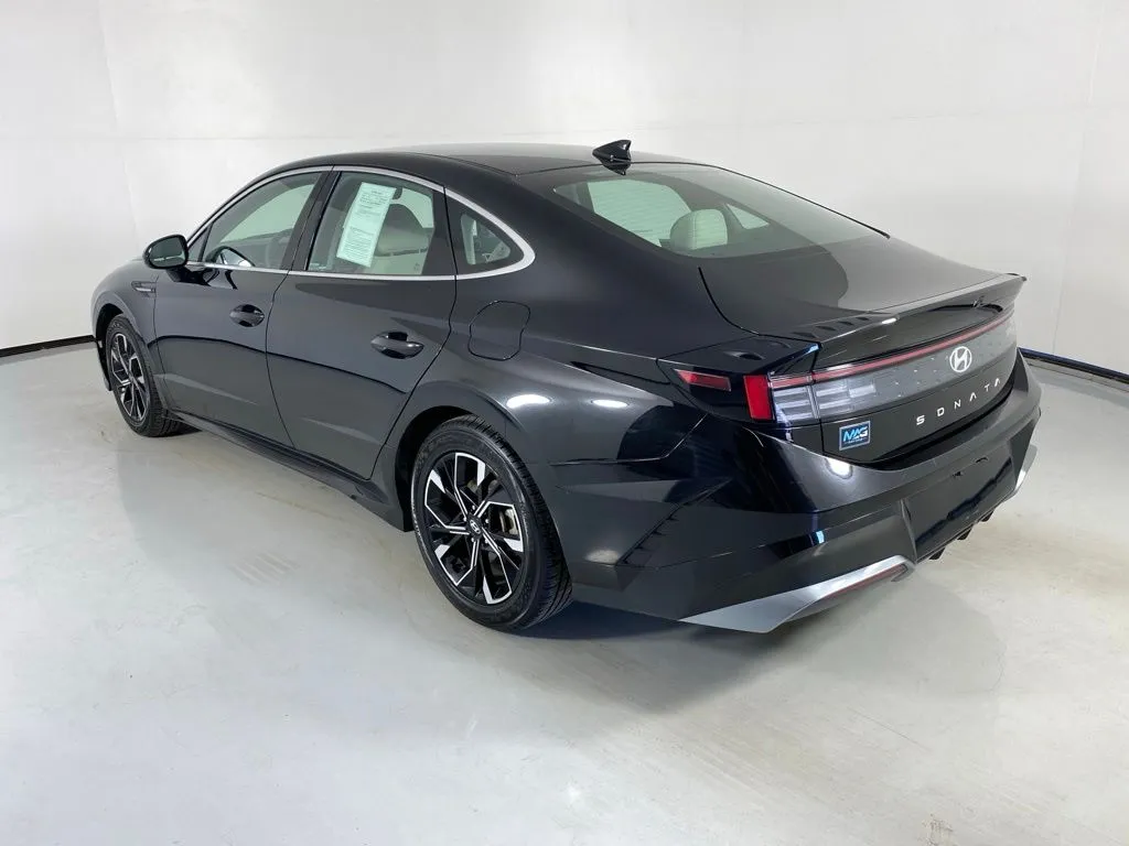 Hyundai Sonata photo 5