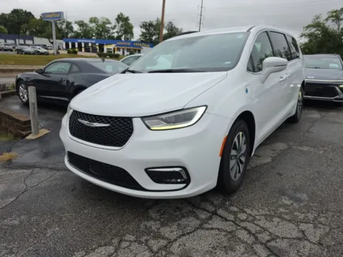 Photos of 2022 Chrysler Pacifica Hybrid Touring L for sale in Blue Springs, MO at MAG Auto - Munsterman Automotive Group