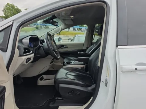 More photos of 2022 Chrysler Pacifica Hybrid Touring L at MAG Auto - Munsterman Automotive Group, MO