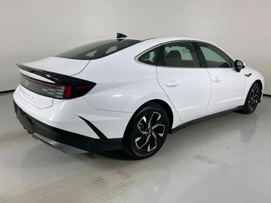 Hyundai Sonata photo 7