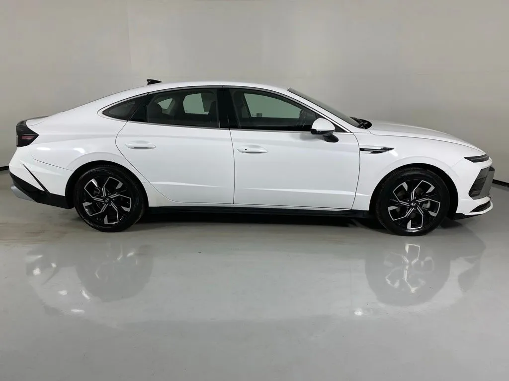 Hyundai Sonata photo 8