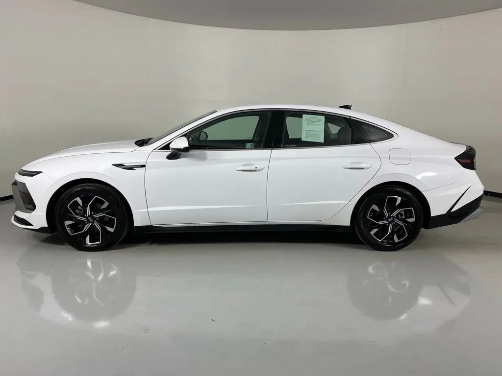 Hyundai Sonata photo 4