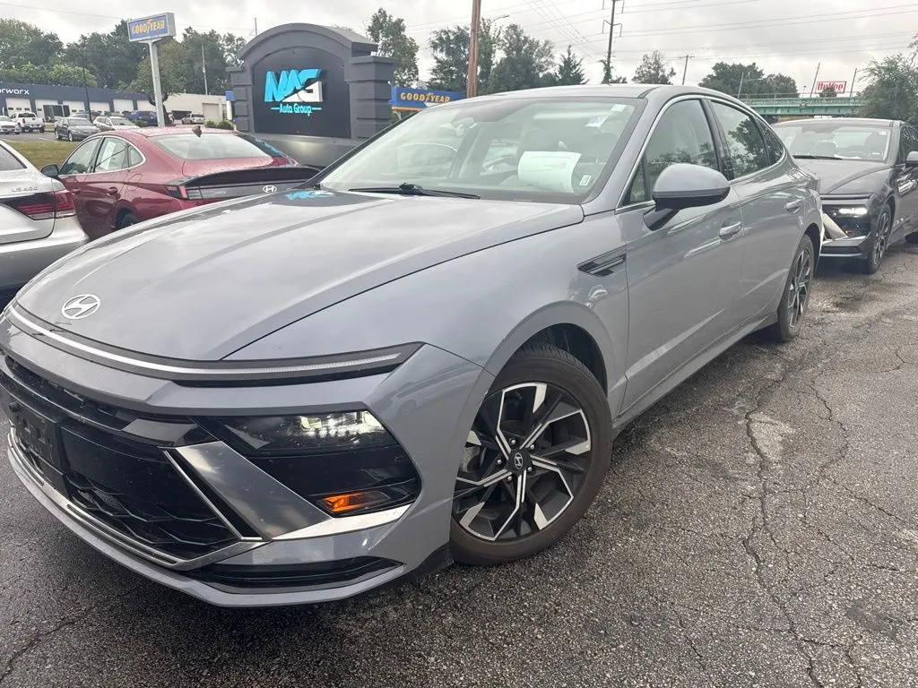 Hyundai Sonata photo 2