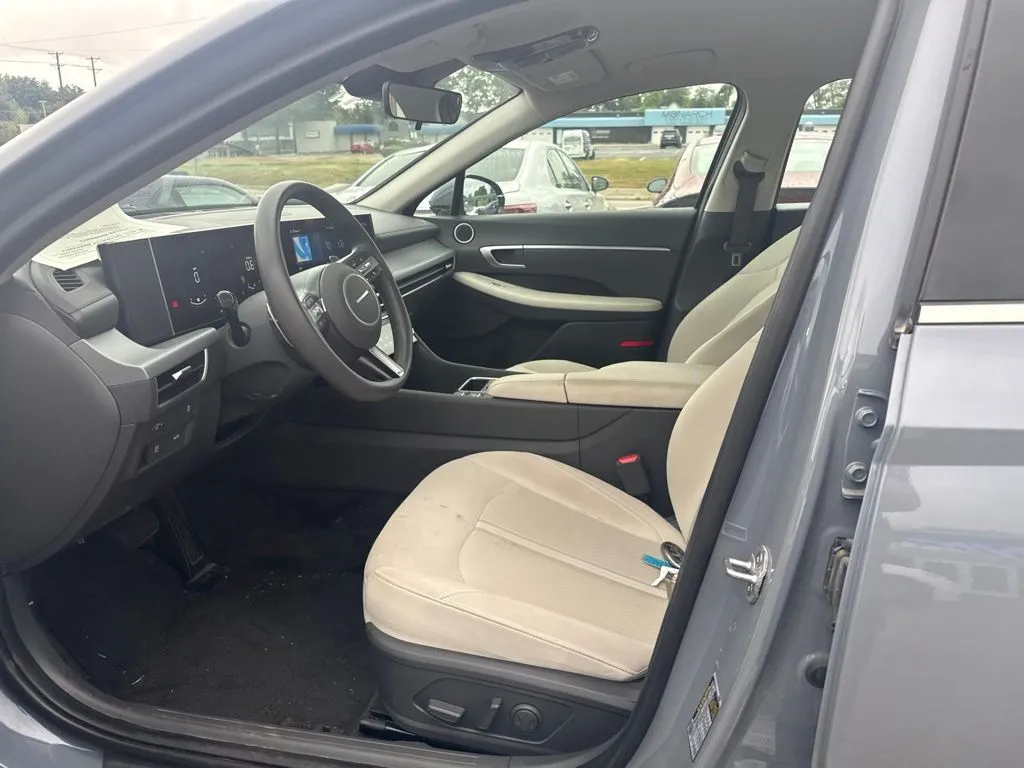 Hyundai Sonata photo 5
