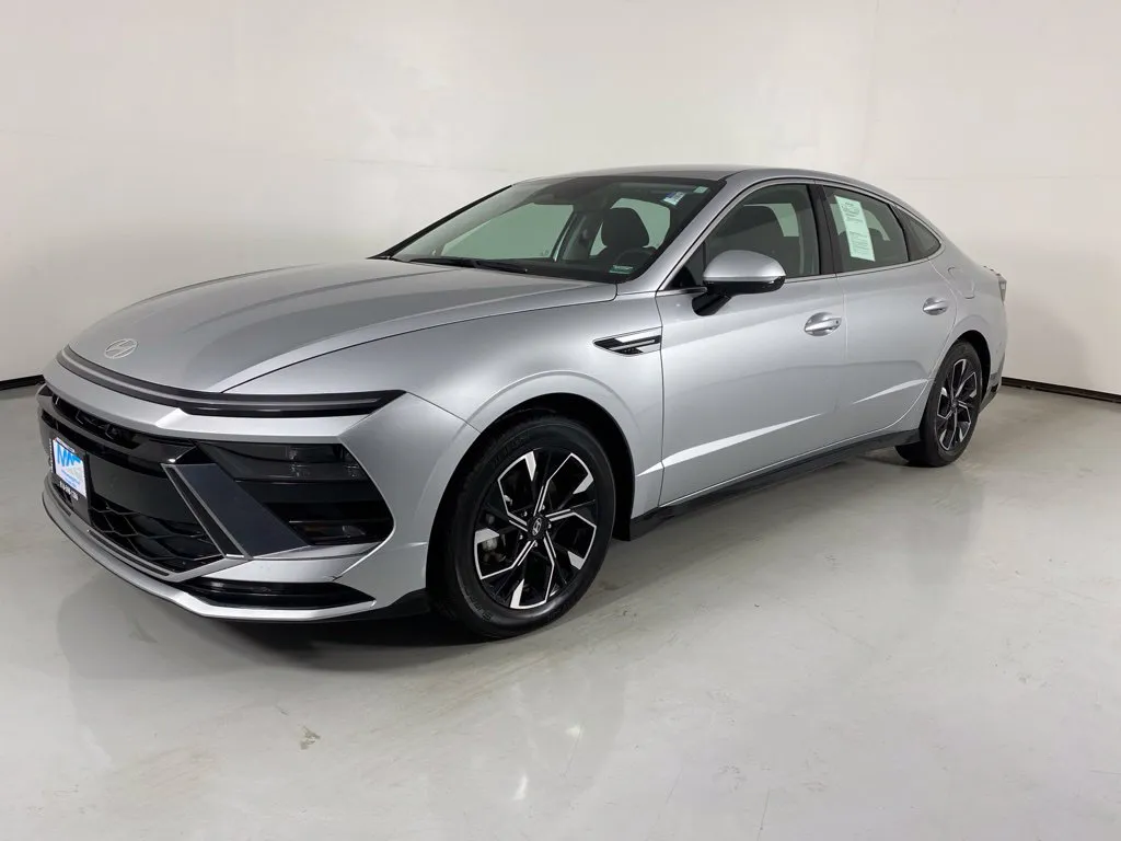 Hyundai Sonata photo 3
