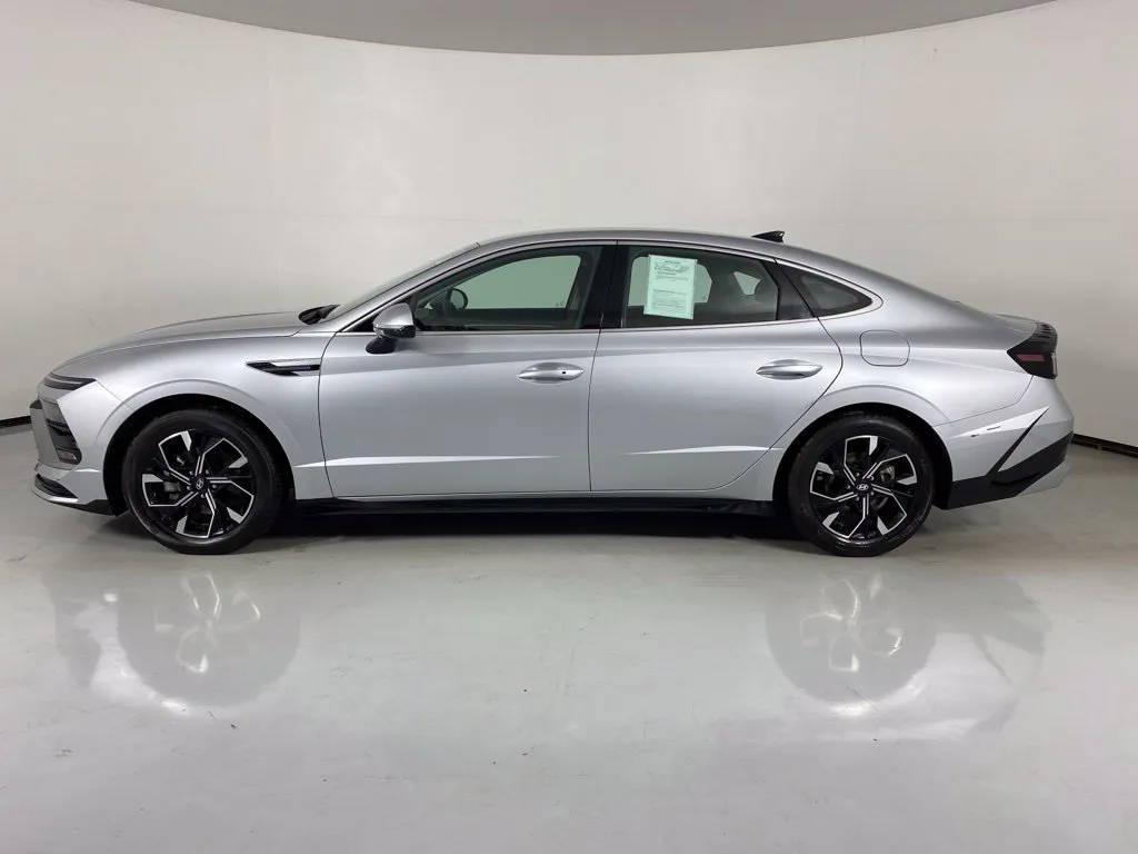 Hyundai Sonata photo 4