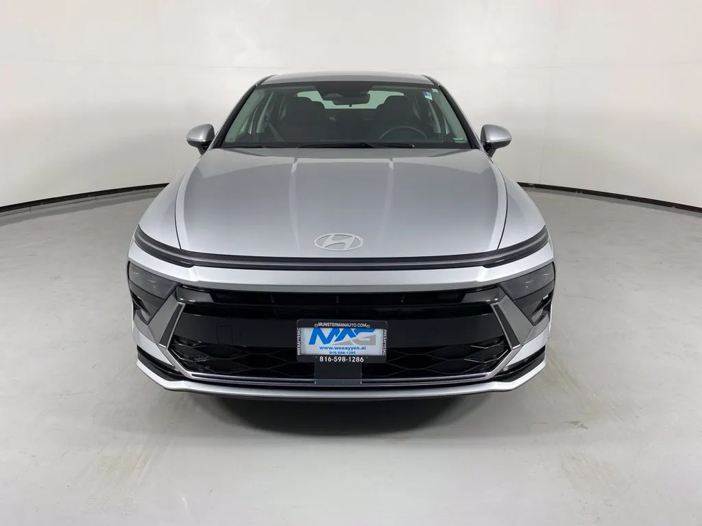 Hyundai Sonata photo 2