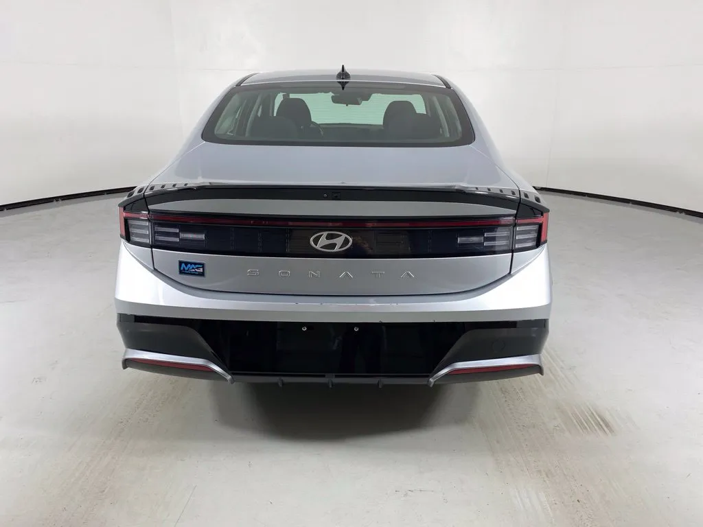 Hyundai Sonata photo 6