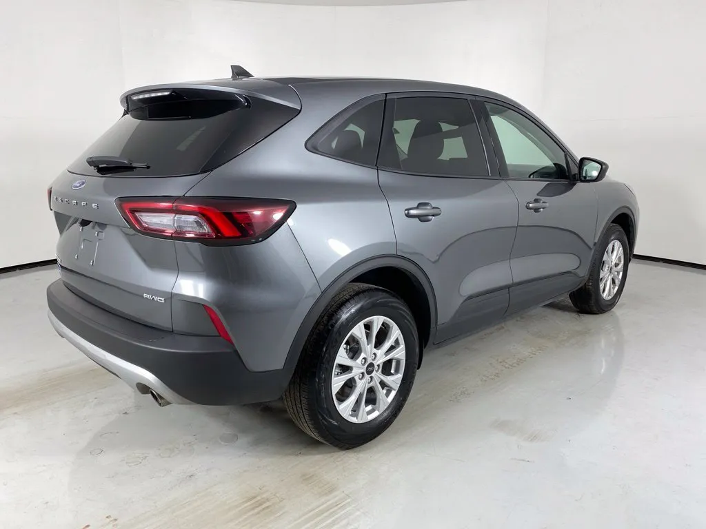 Ford Escape photo 7