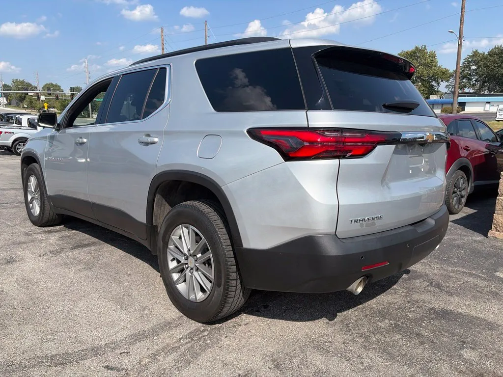 Chevrolet Traverse photo 3