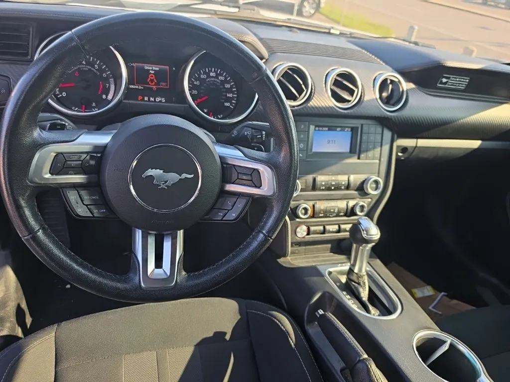Ford Mustang photo 6