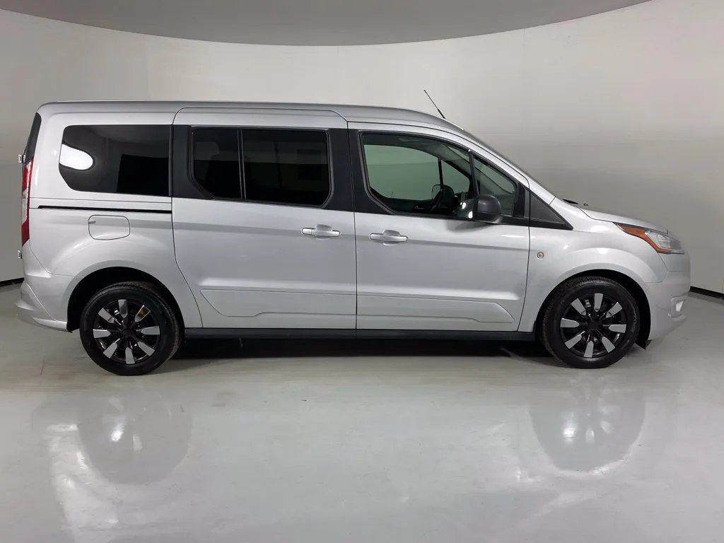 Ford Transit Connect photo 8