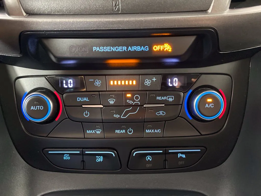 Ford Transit Connect photo 22