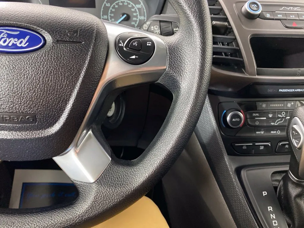 Ford Transit Connect photo 27