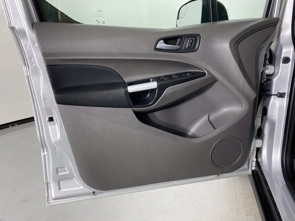 Ford Transit Connect photo 15