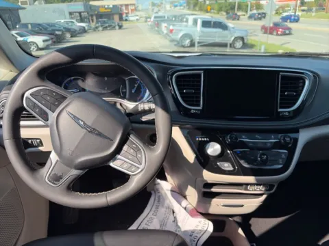 More photos of 2024 Chrysler Pacifica Hybrid Select at MAG Auto - Munsterman Automotive Group, MO
