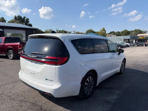 More photos of 2024 Chrysler Pacifica Hybrid Select at MAG Auto - Munsterman Automotive Group, MO