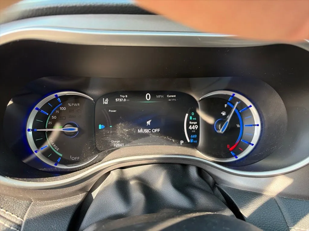 Chrysler Pacifica photo 7