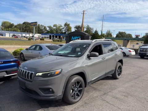 Photos of 2021 Jeep Cherokee Latitude Lux for sale in Blue Springs, MO at MAG Auto - Munsterman Automotive Group