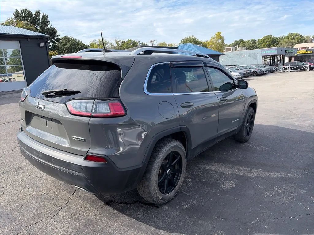 Jeep Cherokee photo 4
