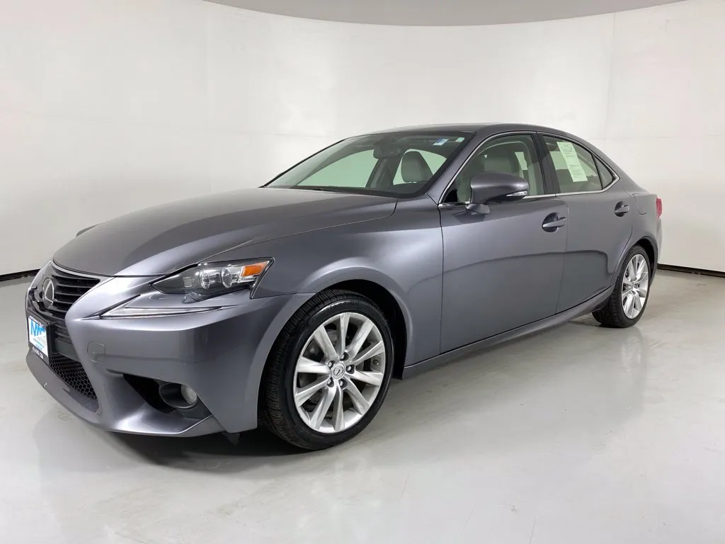 Lexus IS photo 3