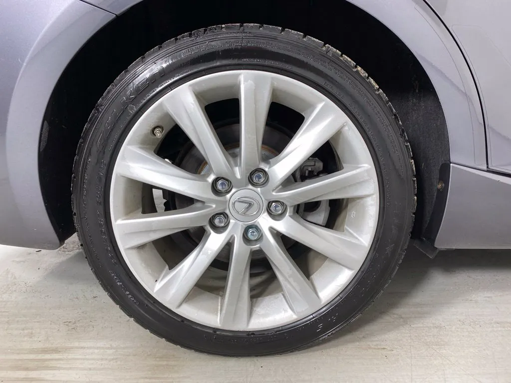 Lexus IS photo 10