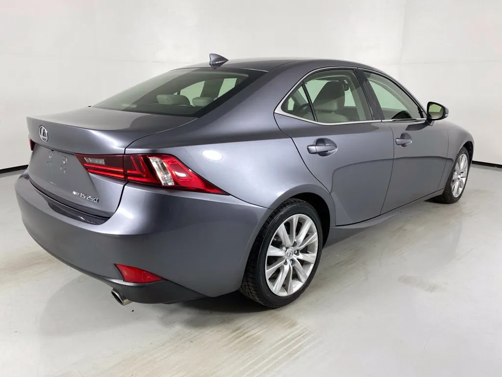 Lexus IS photo 7