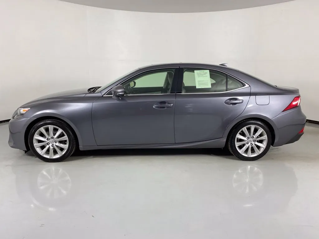 Lexus IS photo 4