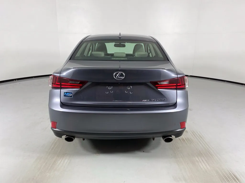Lexus IS photo 6