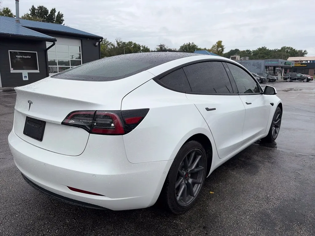 Tesla Model 3 photo 4