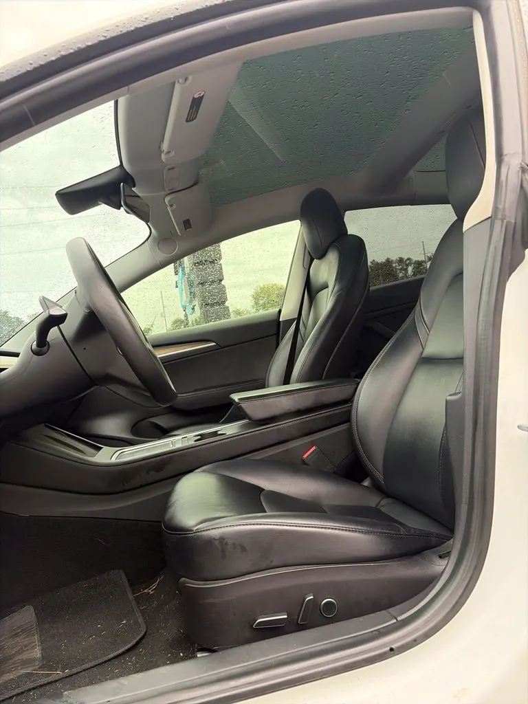 Tesla Model 3 photo 6
