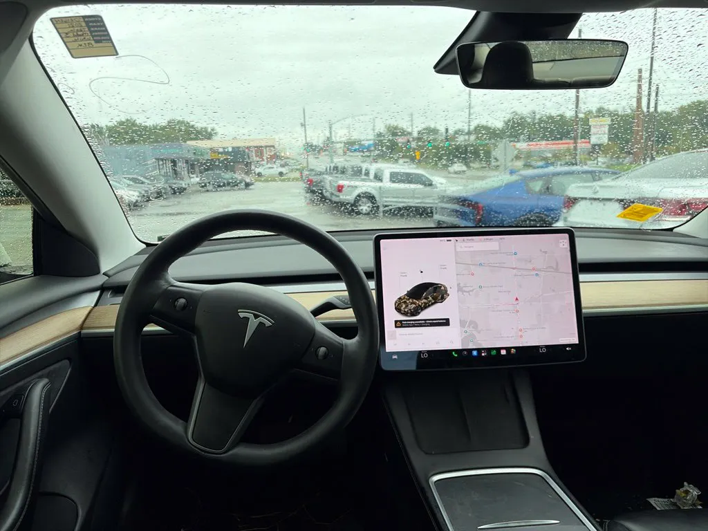 Tesla Model 3 photo 5