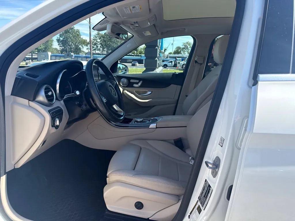 Mercedes-Benz GLC photo 5