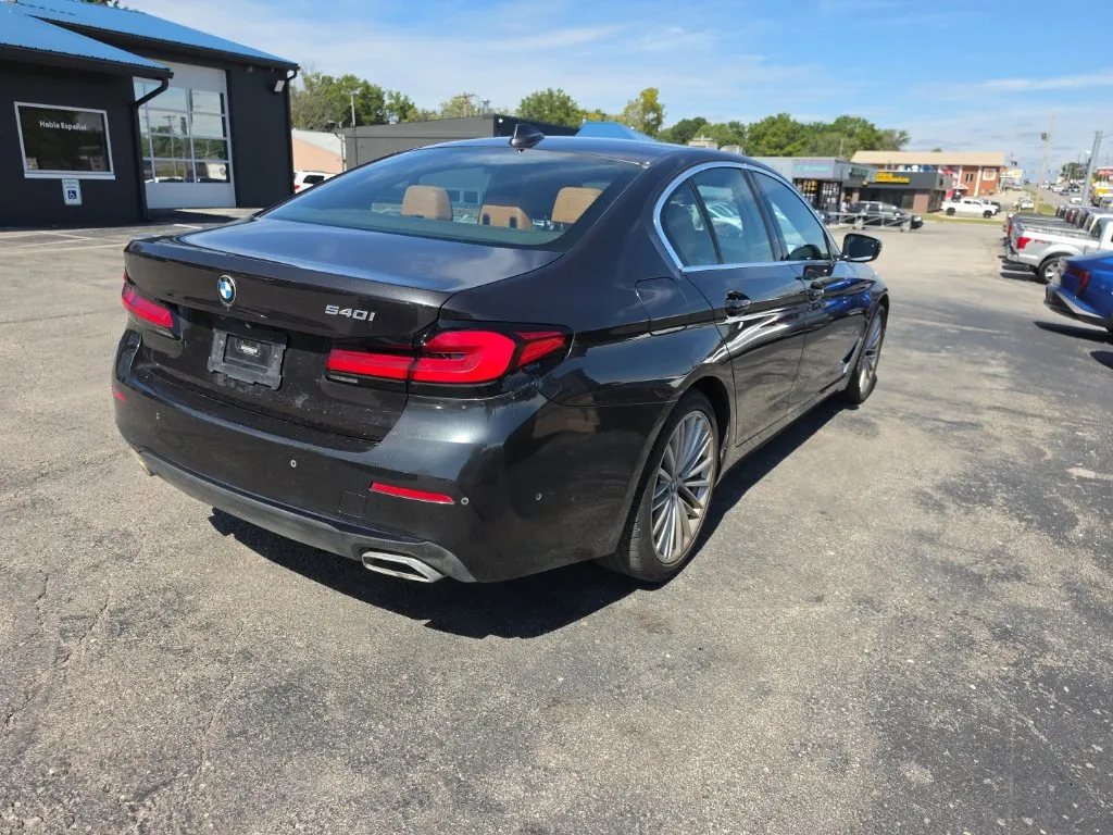 BMW 5 Series photo 4