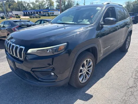 Photos of 2019 Jeep Cherokee Latitude Plus for sale in Blue Springs, MO at MAG Auto - Munsterman Automotive Group