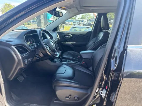 More photos of 2019 Jeep Cherokee Latitude Plus at MAG Auto - Munsterman Automotive Group, MO