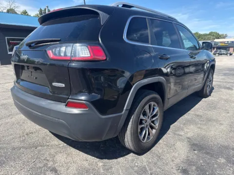 More photos of 2019 Jeep Cherokee Latitude Plus at MAG Auto - Munsterman Automotive Group, MO