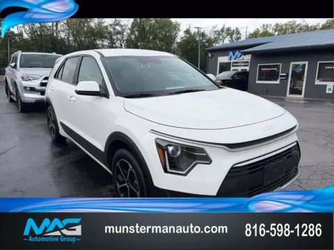 White 2025 Kia Niro LX for sale in Blue Springs, MO