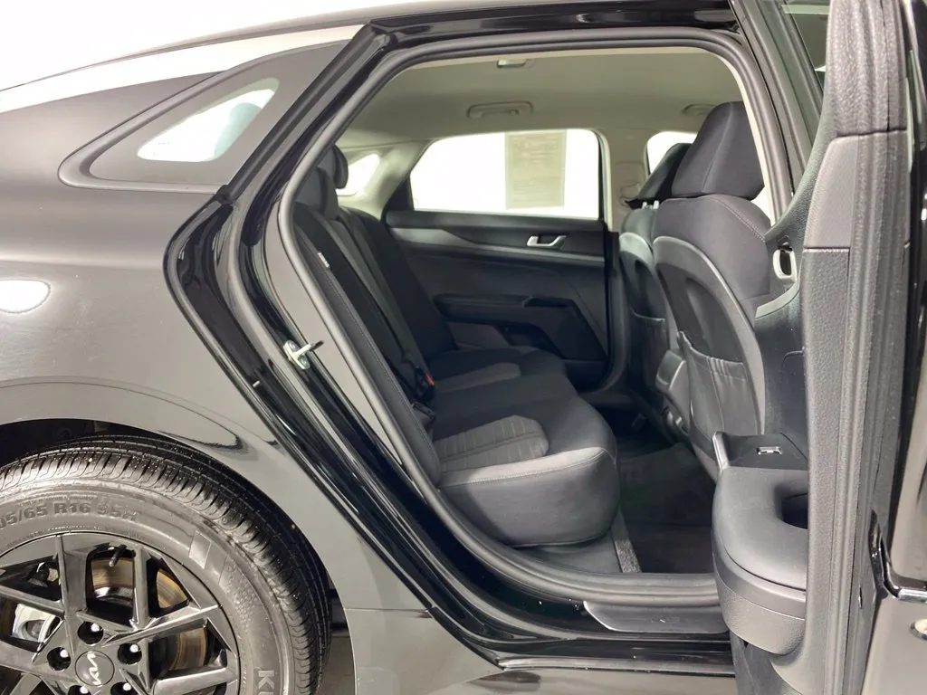 Kia K5 photo 38