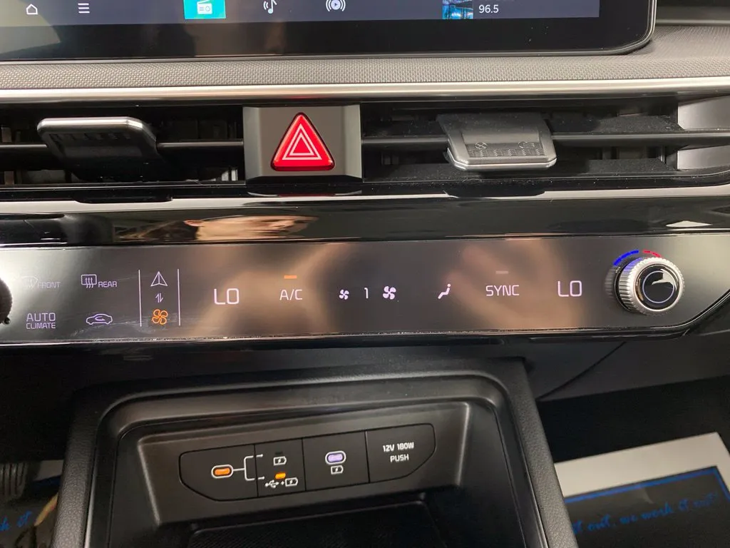Kia K5 photo 23