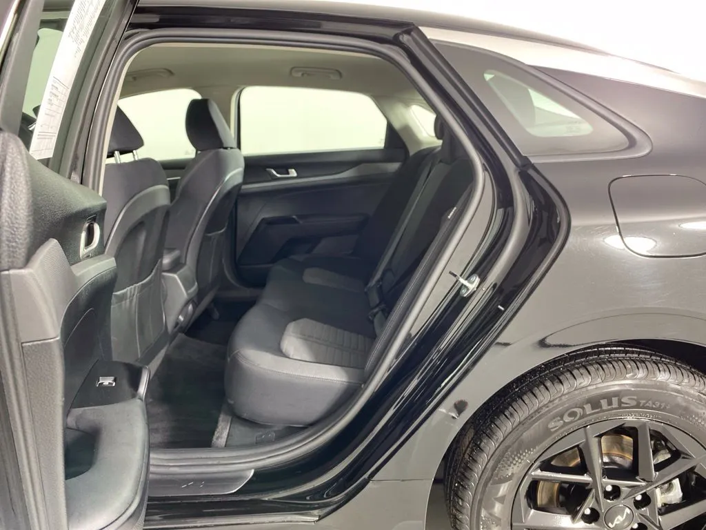 Kia K5 photo 32