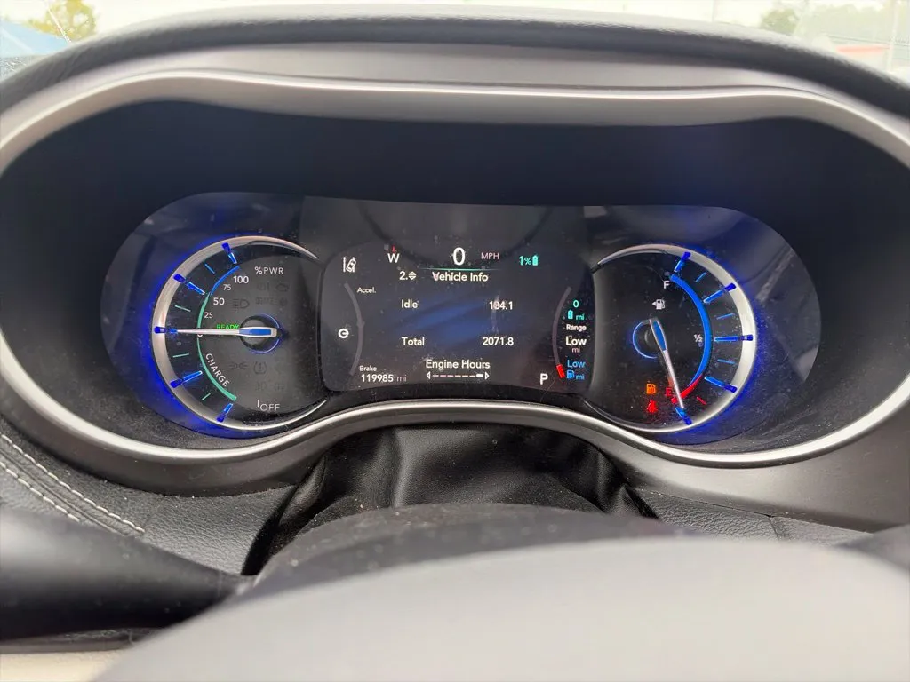 Chrysler Pacifica photo 7