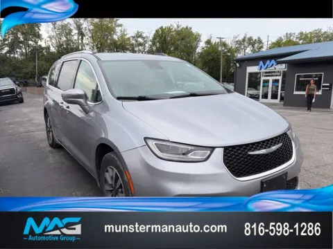 Silver 2021 Chrysler Pacifica Hybrid Touring L for sale in Blue Springs, MO