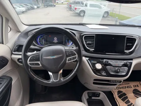 More photos of 2021 Chrysler Pacifica Hybrid Touring L at MAG Auto - Munsterman Automotive Group, MO